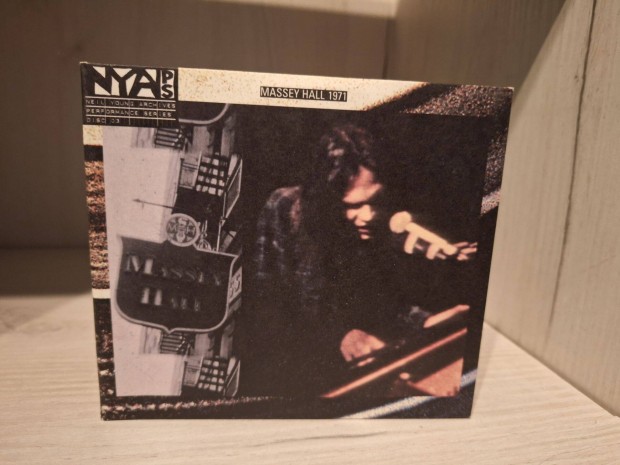 Neil Young - Live At Massey Hall 1971 - Hdcd + DVD