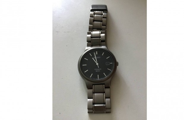 Nem postzom Seiko Titanium 50 m karra elad nem postzom