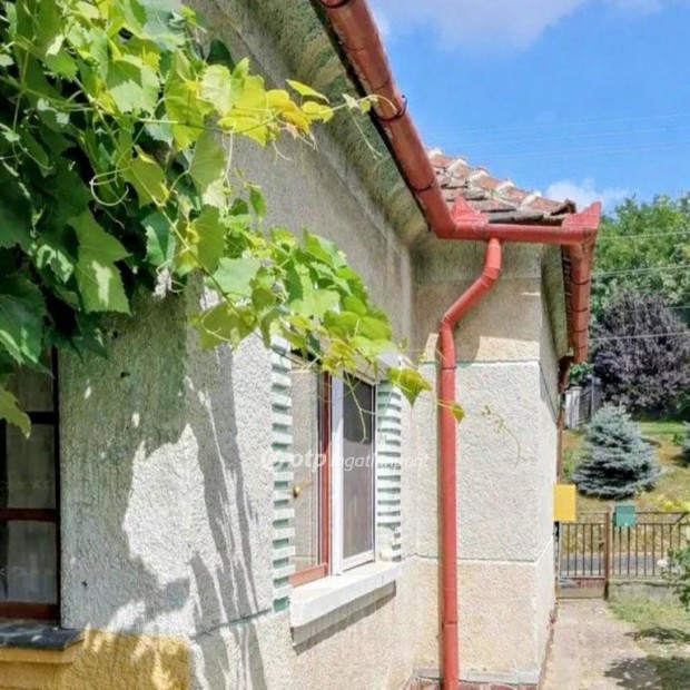 Nemesszentandr�si elad� 92 nm-es h�z