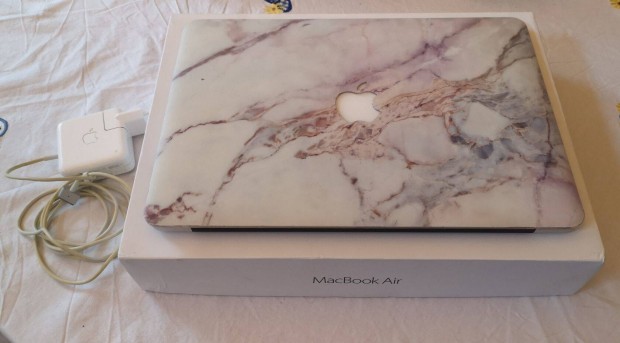 Nmet Macbook Air laptop