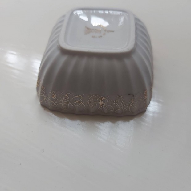 N�met, PM jelz�s�, sz�mozott kis porcel�n t�l 