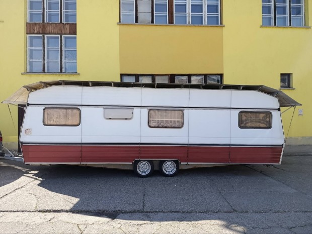 Német nagyméretű luxus lakókocsi 5 -6 személyes kivitelben