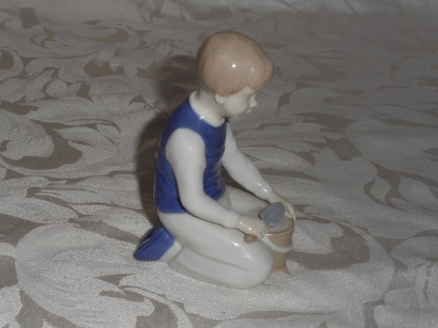 Nmet porceln homokoz kisfi figura, nipp
