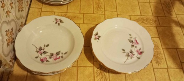 N�met porcel�n t�ny�rk�szlet, hi�nyos /5 �s 4 db./