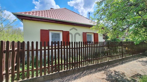 Németkéri eladó vályog családi ház