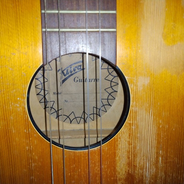 Németországi gitár Klira tokkal