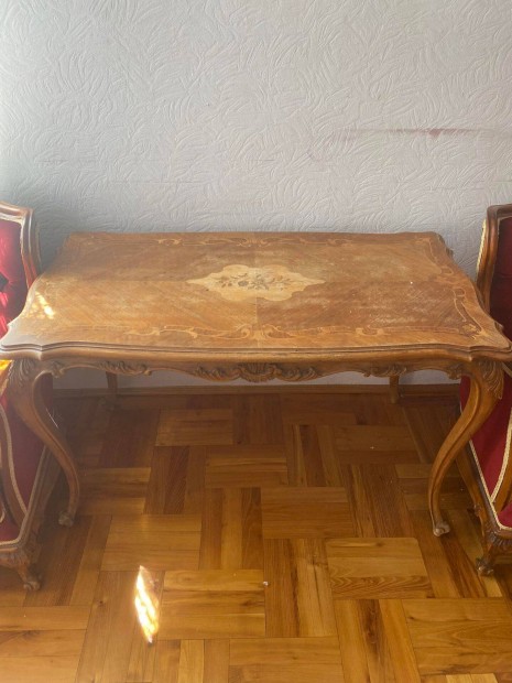 Neobarokk asztal