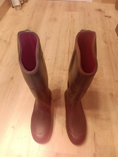 Neopr�n b�l�s� haszn�lt vad�sz gumicsizma beleb�j�s