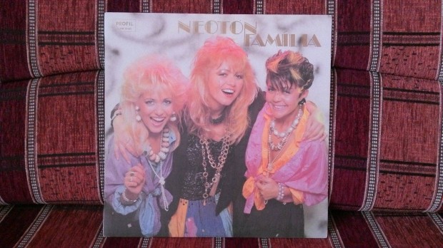 Neoton Famlia - Minek ez a cirkusz hanglemez bakelit lemez Vinyl