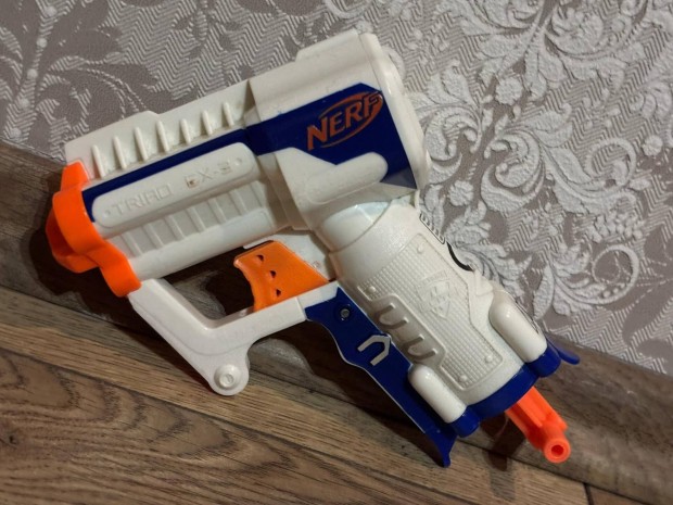 Nerf elite triad EX3 szivacskilv