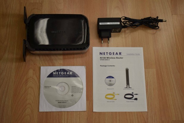 Netgear Wnr1000v3 router tartozkokkal