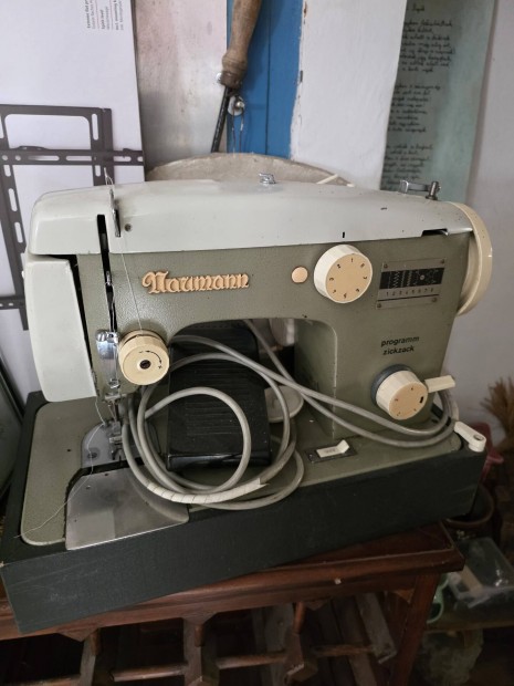 Neumann asztali varr�g�p 