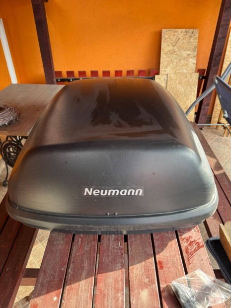 Neumann tet�box