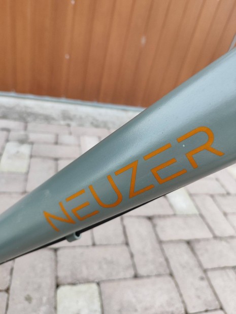 Neuzer Parma nyomatkszenzoros ebike