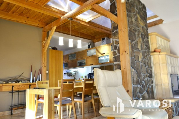 Neves tervez� munk�ja elad� Nemesv�moson!