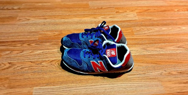 New Balance 373 márkájú 44-es sportcipő