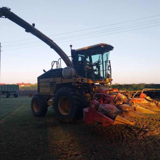 New Holland FX 450 silz elad