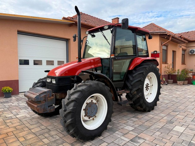 New Holland L85 traktor