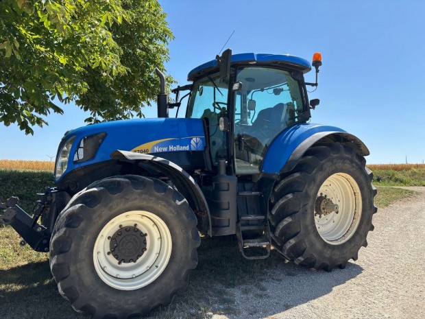 New Holland T7040 traktor