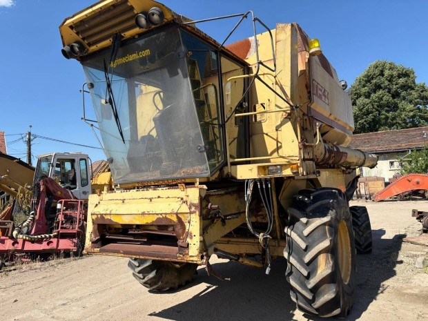 New Holland TF44 kombájn