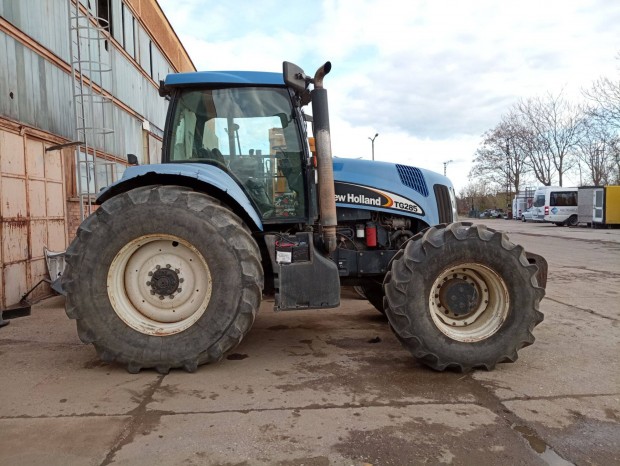 New Holland TG285 Traktor
