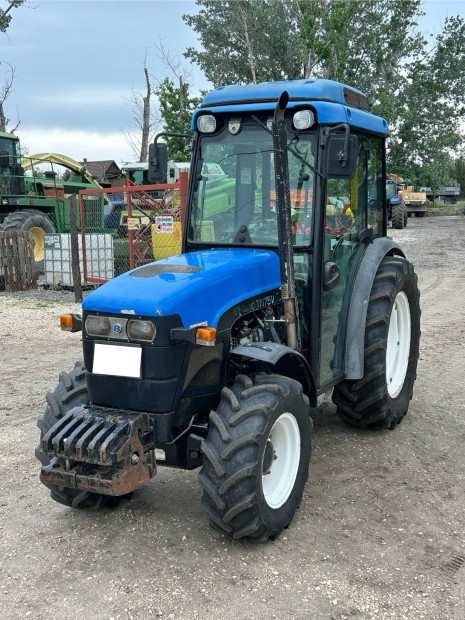 New Holland TN 75V keskeny nyomtávú ültetvény traktor