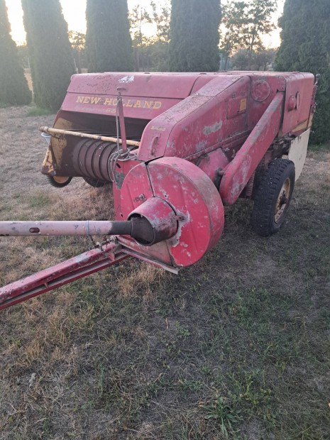 New Holland. kockablz.