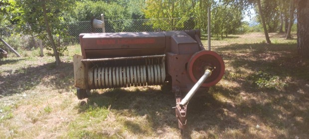 New Holland kockablz elad