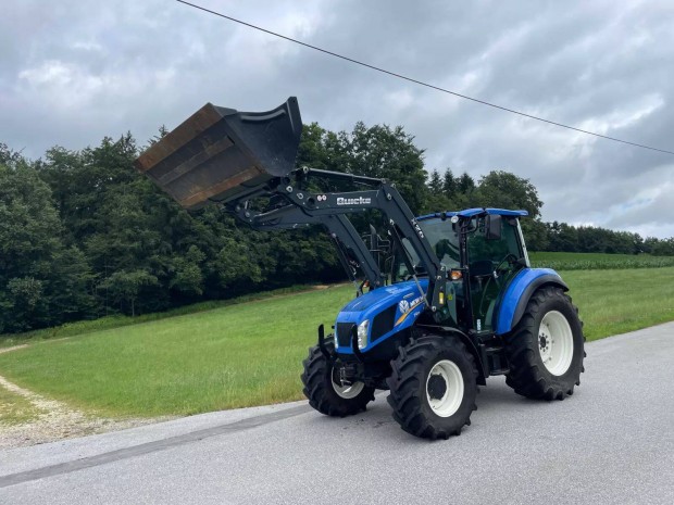 New Holland traktor