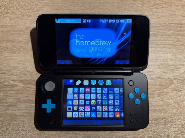 New Nintendo 2DS XL Cfw + 4 db eredeti játék, 32GB microsd
