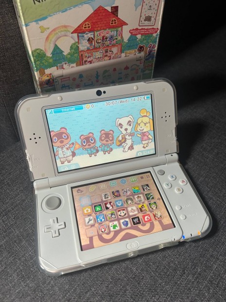 New Nintendo 3DS XL - Animal Crossing Edition