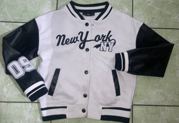 New York (9-10 évesre) C&A patentos bőr ujjú vagány baseball pulóver