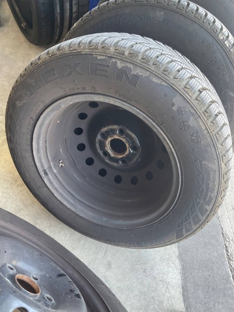 Nexen 195/65R15 91T téligumi szett acélfelnin