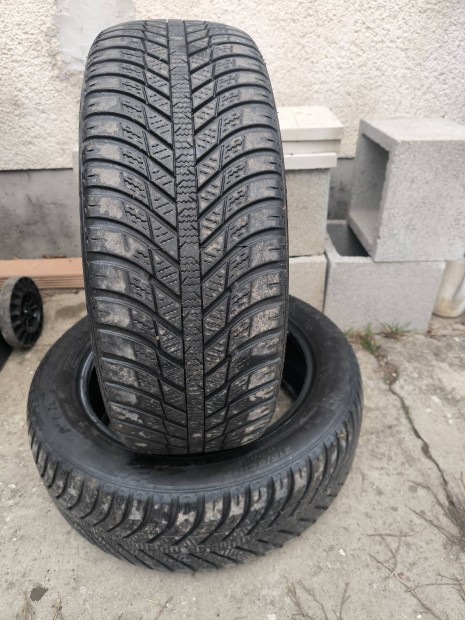 Nexen 215/55R17 