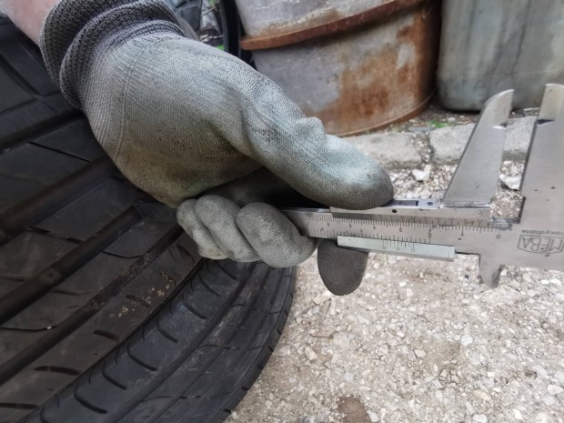 Nexen 225/45-R17 R 17 R17 225/45/17 gumi autógumi pár 5.5mm