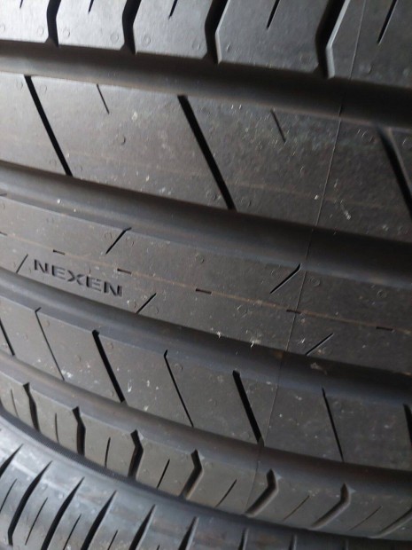 Nexen Nfera 235 45 R19 99V j gumiabroncs 4 db