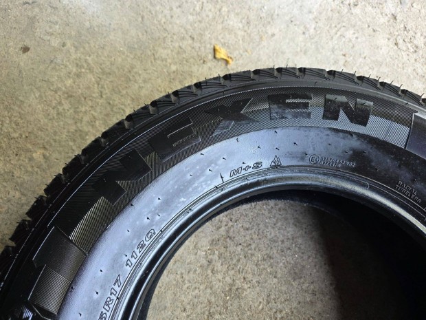 Nexen R17 265/65
