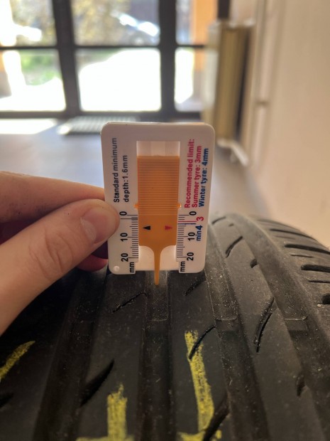 Nexen ny�ri gumi elad�