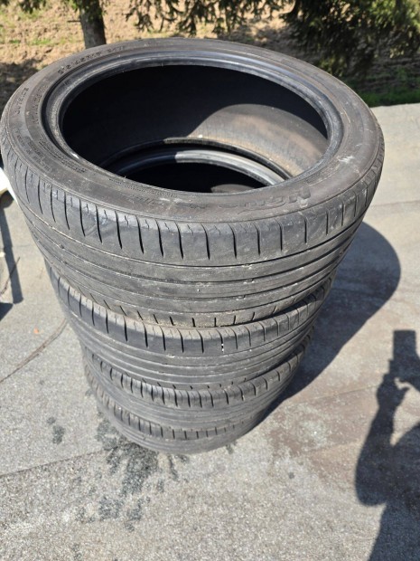 Nexen ny�ri szett 215 /45 r17