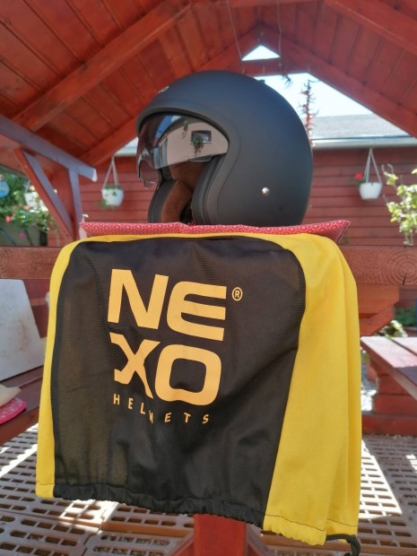 Nexo új bukósisak.