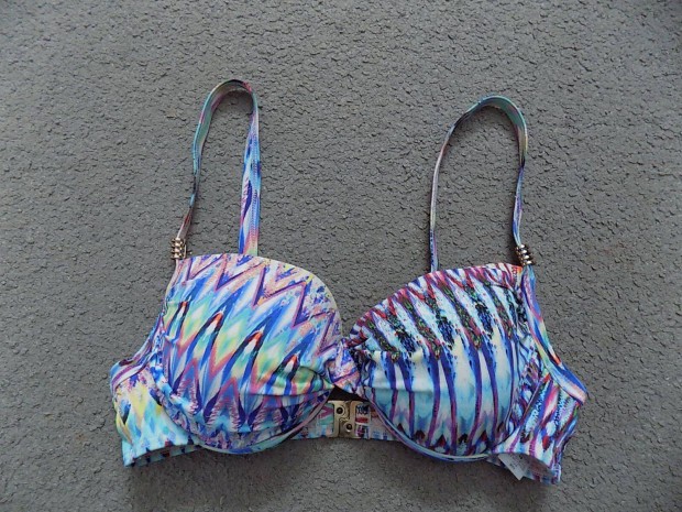 Next, mutats bikini fels, 75 B