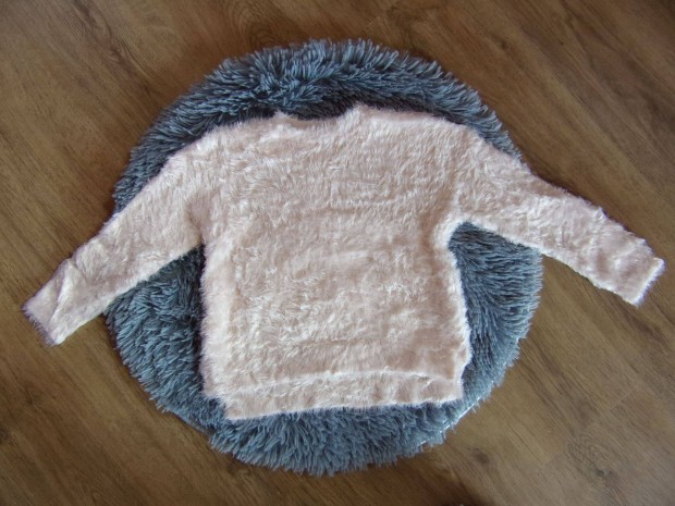 Next halvány rózsaszín szőrös pulóver 5 éveseknek (110cm)