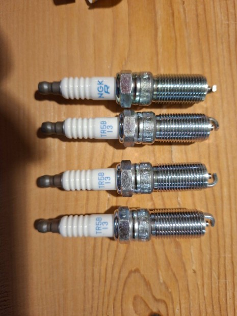 Ngk TR5813 gy�jt�gyertya