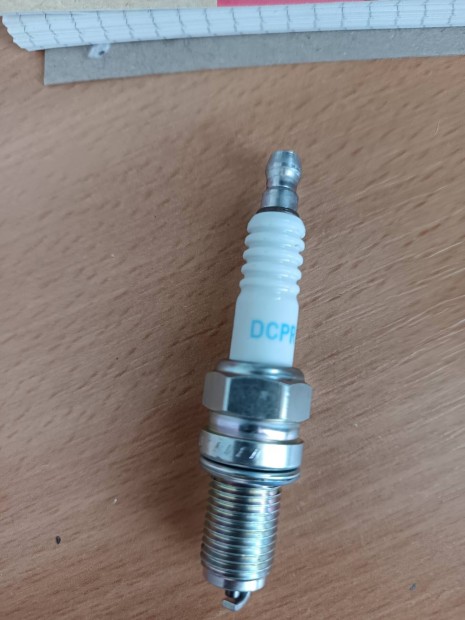 Ngk gy�jt�gyertya 4 db