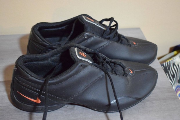 Nike 41-es fekete sportcip