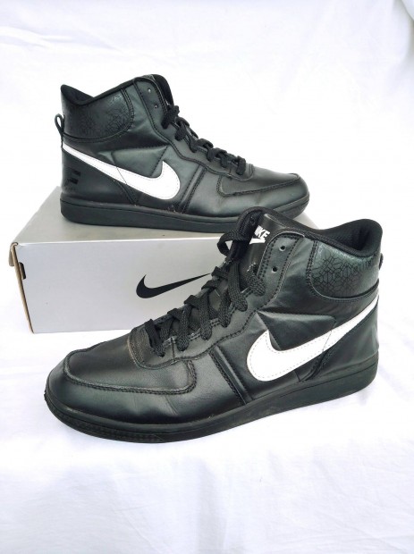 Nike 44 mret frfi utcai zrt cip