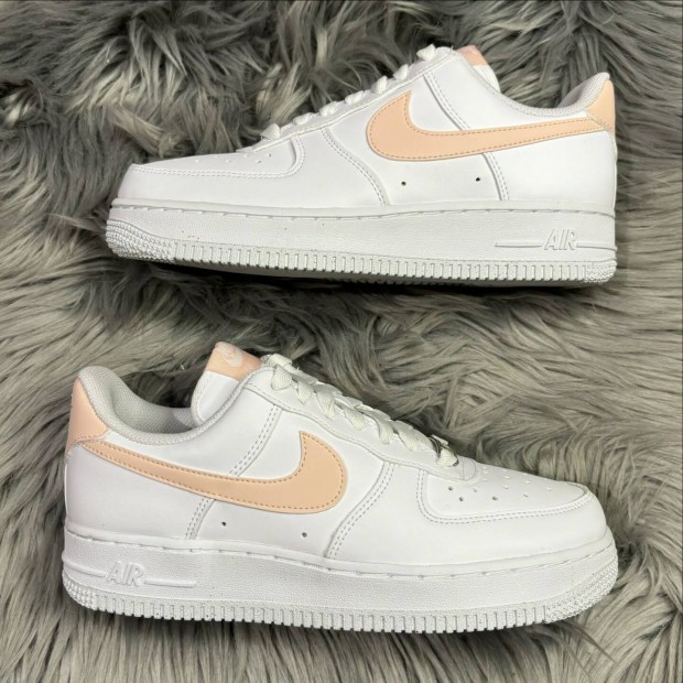 Nike AF1 Low (37.5)