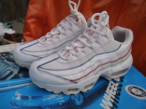 Nike Air 95 fehr 36-os sport-utcai cip elad,