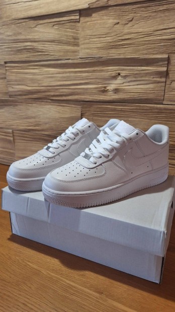 Nike Air Force 1 07 Low Triple White