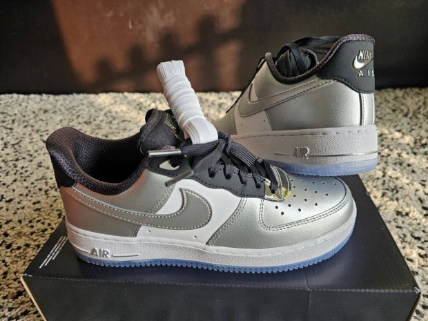 Nike Air Force 1 07 SE női 37.5-es bőr utcai cipő. Teljesen új, eredet